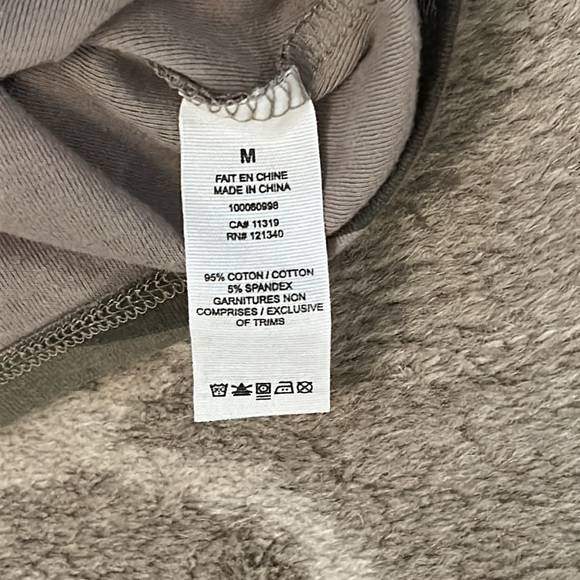 Garage stretchy size medium camo crop tee - Picture 3 of 4